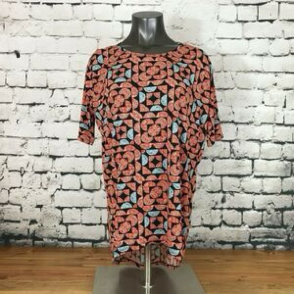 ❤️ 3/$15 Patterned Red and Black Women’s Shirt C